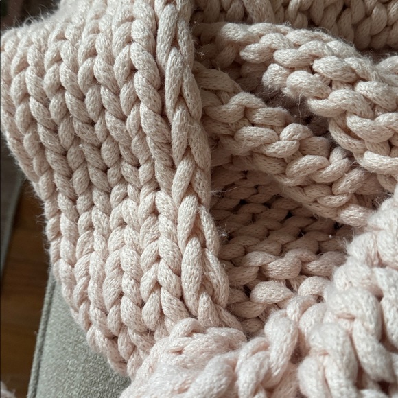 Chunky Knit Blanket Pastel Pink 47x69 inches - Picture 2 of 8